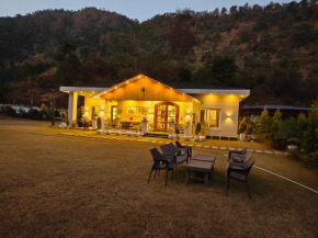 The Paradise - Luxury 3BR Villa near the Airport